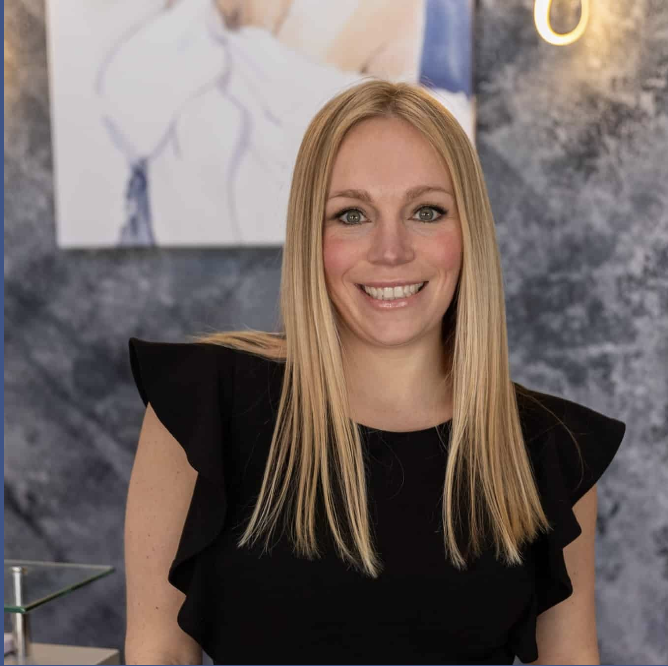 Casey, Salon Director